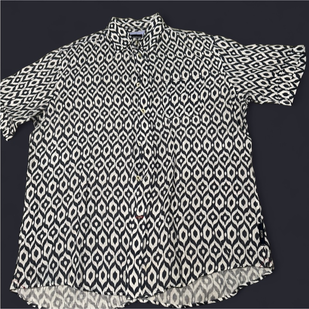 Men's linen shirt with a navy blue and white pattern